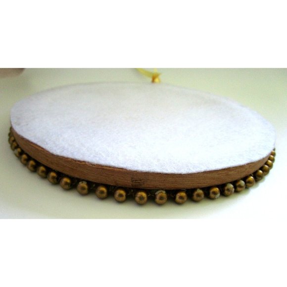 Vintage Needlepoint - Embroidery of Gold Angel - Round Hoop Frame - Nursery Wall - Picture 5 of 7